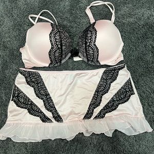 Venus Light pink w/ black lace push up bra lingerie set with skirt. Never worn.